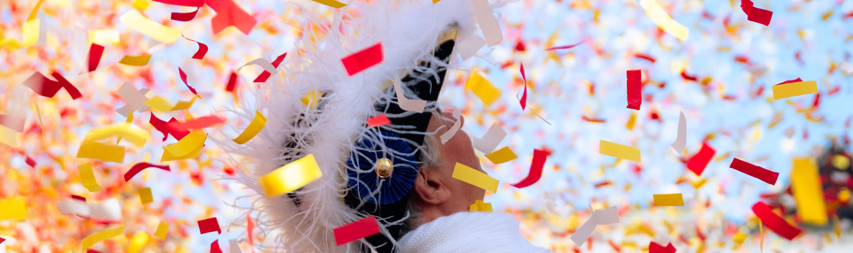 Prins Amadeiro met rood-wit-gele confetti